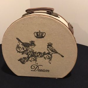 Cute suitcase style box